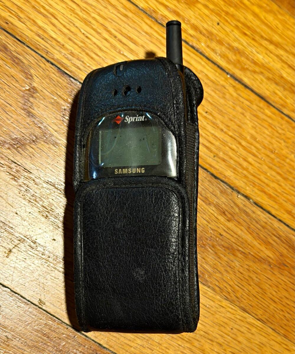 Vintage Samsung SCH-1900 Sprint PCS Flip Antenna Cell Phone Black untested case